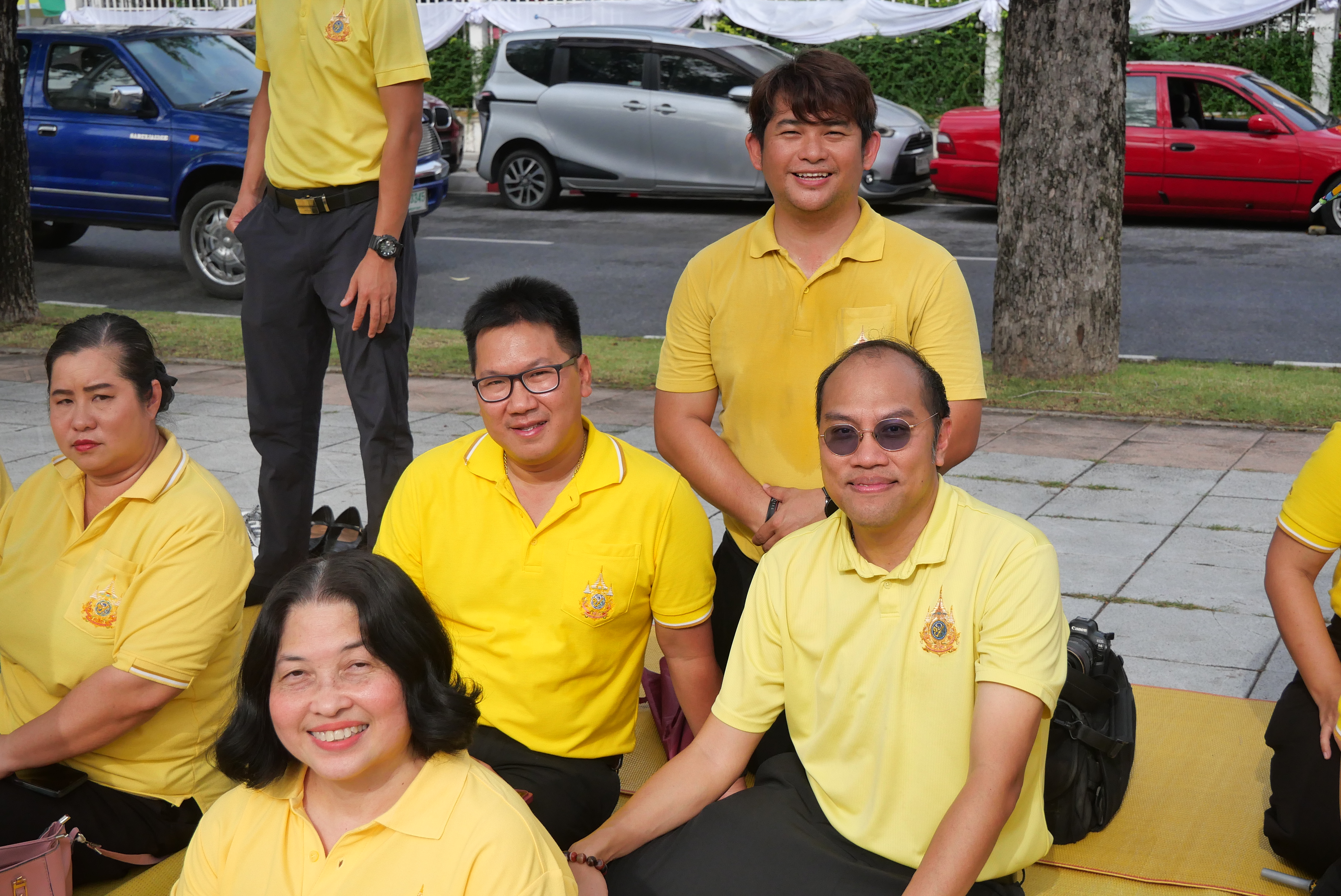 title - ส.ป.ก. ร่วมเฝ้ารับเสด็จฯ พระบาทสมเด็จพระเจ้าอยู่หัว และ สมเด็จพระนางเจ้า ฯ พระบรมราชินี เนื่องในโอกาสเสด็จพระราชดำเนินไปในการ พระราชพิธีเฉลิมพระชนมพรรษา 28 กรกฎาคม 2569